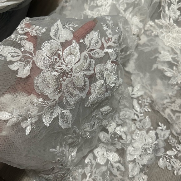 Beautiful Essence of Australia wedding dress - Picture 7 of 10